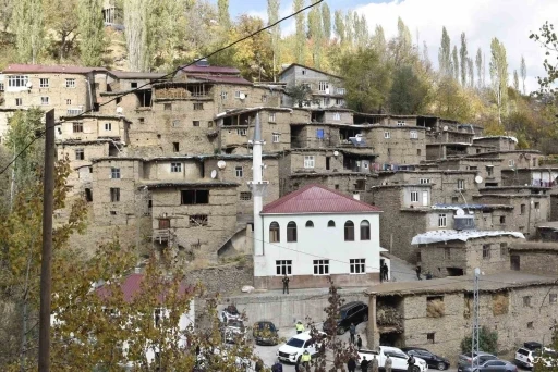 Vali Karakaya: &quot;Uzuntaş, sadece bir köy değil Bitlis’in kültürel hafızasıdır&quot;
