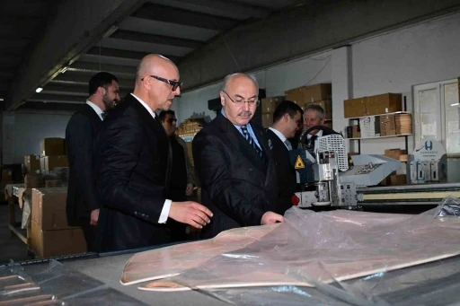 Vali K&ouml;şger  deri fabrikalarına ziyaret etti
