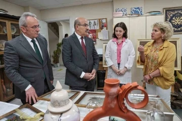 Vali Mahmut Demirtaş’tan tarihi liseye ziyaret
