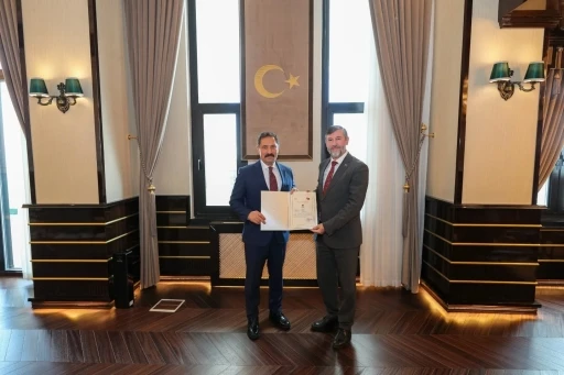 Vali Masatlı, M&uuml;ft&uuml; Top&ccedil;u&rsquo;ya başarı belgesi verdi
