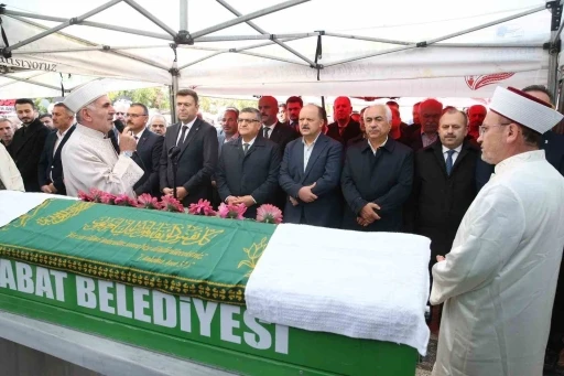 Vali Meftun Dallı’nın annesi toprağa verildi
