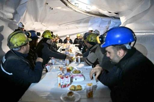 Vali &Ouml;zkan, yeni yılı madencilerle birlikte karşıladı
