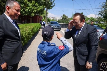 Vali Pehlivan, engellilerin hazırladığı resim ve el sanatları sergisini gezdi
