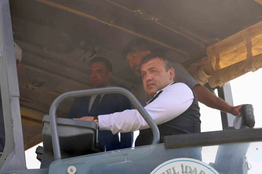 Vali S&ouml;zer ara&ccedil; başına ge&ccedil;ti, k&ouml;y yolarında BSK d&ouml;kt&uuml;
