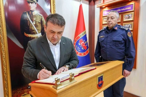 Vali S&ouml;zer Bilecik İl Jandarma Komutanlığı&rsquo;nda bilgi aldı
