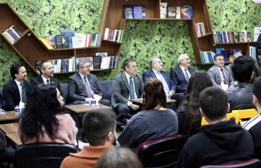 Vali S&ouml;zer, Boz&uuml;y&uuml;k MYO &ouml;ğrencileriyle buluştu
