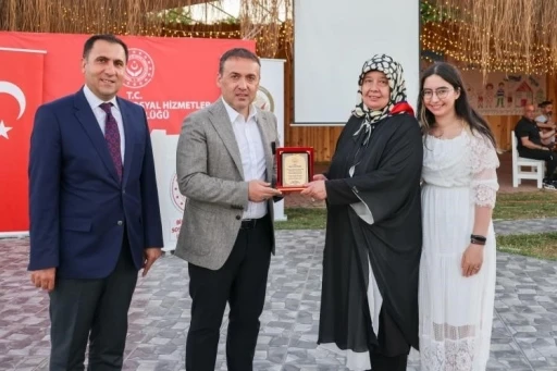 Vali Sözer’den koruyucu ailelerle bir araya geldi
