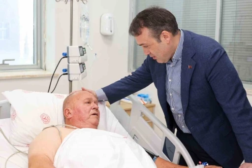 Vali S&ouml;zer&rsquo;den muhtara ge&ccedil;miş olsun ziyareti
