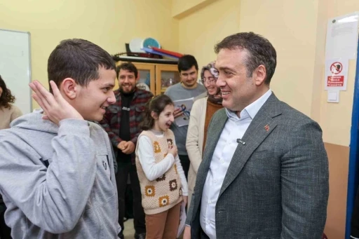 Vali Sözer’den özel öğrencilere destek
