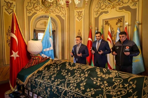 Vali S&ouml;zer, Ertuğrul Gazi T&uuml;rbesi&rsquo;nde dua etti
