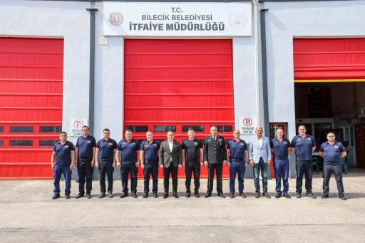 Vali S&ouml;zer itfaiye personeliyle bayramlaştı
