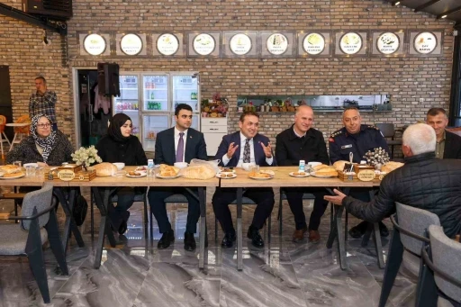 Vali S&ouml;zer, k&ouml;y ve mahalle muhtarlarıyla iftar programında bir araya geldi
