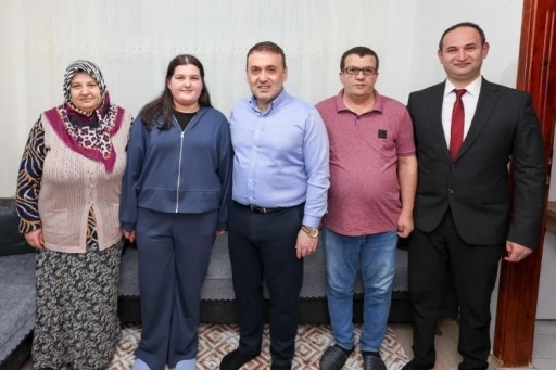 Vali S&ouml;zer, Meydan ailesinin iftar sofrasına konuk oldu
