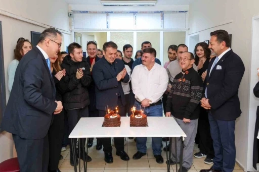 Vali S&ouml;zer &ouml;zel bireylerin doğum g&uuml;n&uuml; sevincine ortak oldu

