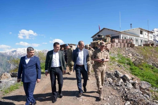 Vali Taşyapan, g&uuml;venlik g&uuml;&ccedil;leriyle bir araya geldi
