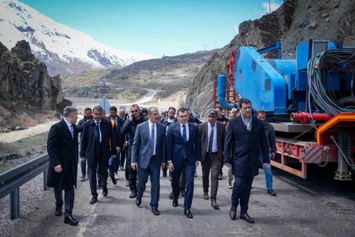 Vali Taşyapan heyelan b&ouml;lgesinde
