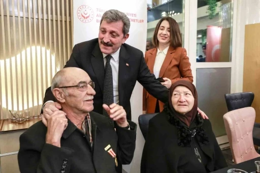 Vali Tavlı: "Şehitlerimizin emanetlerini baş tacı etmeyi samimiyetle s&uuml;rd&uuml;receğiz"
