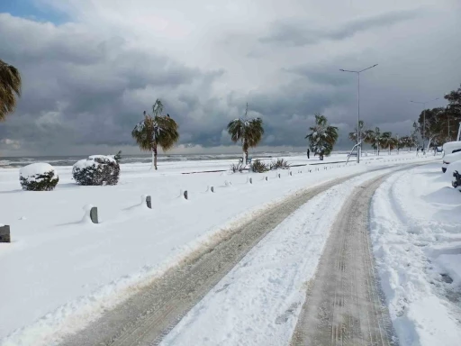 Vali Tavlı uyardı: &quot;Zorunlu olmadıkça trafiğe çıkmayın&quot;

