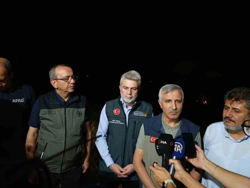 Vali Ünlüer: &quot;Orman yangınını kısa sürede kontrol altına almak için elimizden geleni yapıyoruz&quot;
