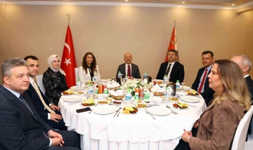 Vali Varol&rsquo;a veda programı d&uuml;zenlendi
