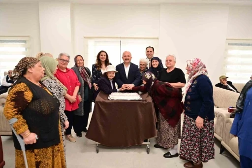 Vali Varol asırlık &ccedil;ınarlar ve şehit aileleri ile bir araya geldi
