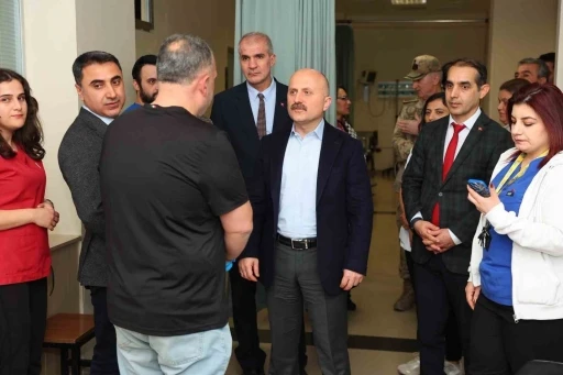 Vali Varol&rsquo;dan hastalara ziyaret
