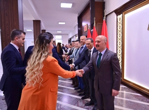 Vali Varol personelle bayramlaştı
