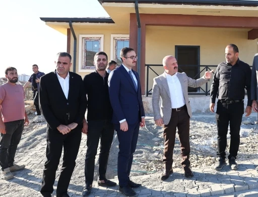 Vali Varol, Sincik’te yapımı tamamlanan köy evlerini inceledi
