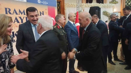 Vali Yavuz: Depremin yaralarını dayanışmayla sarıyoruz
