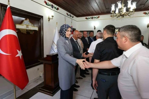 Vali Yiğitbaşı personel ile bayramlaştı
