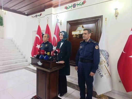Vali Yiğitbaşı: "DEAŞ&rsquo;a y&ouml;nelik operasyonda 7 kişi g&ouml;zaltına alındı
