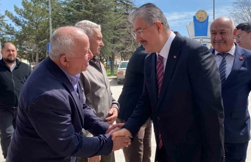 Vali Yılmaz, Alpu&rsquo;da hem vatandaşla buluştu, hem &ccedil;alışmaları denetledi
