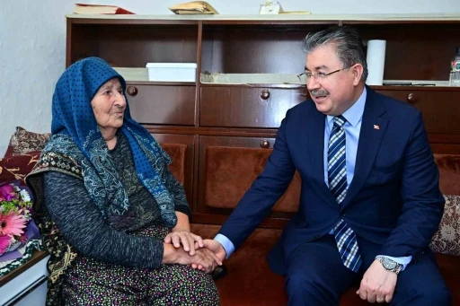 Vali Yılmaz&rsquo;dan Ayşe teyzeye anlamlı ziyaret
