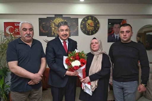 Vali Yılmaz&rsquo;dan şehit Jandarma Uzman Onbaşı Tarkan Karaca&rsquo;nın ailesine ziyaret
