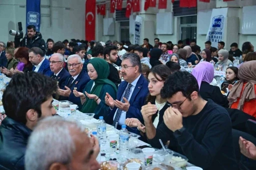Vali Yılmaz, iftar sofrasında &ouml;ğrenciler ve gazilerle buluştu
