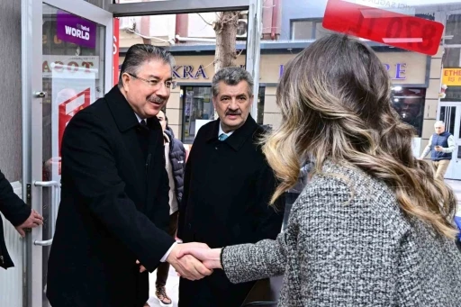 Vali Yılmaz&rsquo;ın esnaf ziyaretleri s&uuml;r&uuml;yor
