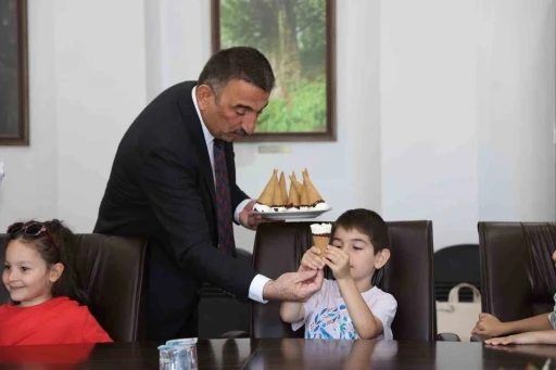 Valiyle dondurma yeme hayali kuran minikler unutulmaz bir gün yaşadı
