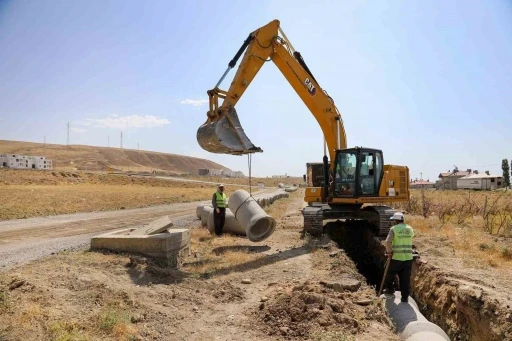 Van Büyükşehir Belediyesi Elmalık Yolu’nda çalışmalarını sürdürüyor
