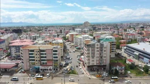 Van Büyükşehir Belediyesi Terzioğlu Caddesi’ni yeniliyor
