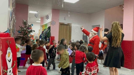 Van B&uuml;y&uuml;kşehir Belediyesinden kandil g&uuml;n&uuml; Noel kutlaması
