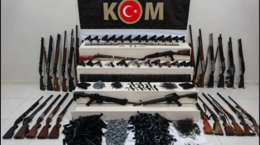 Van’da 13 adreste çok sayıda silah ve mühimmat ele geçirildi
