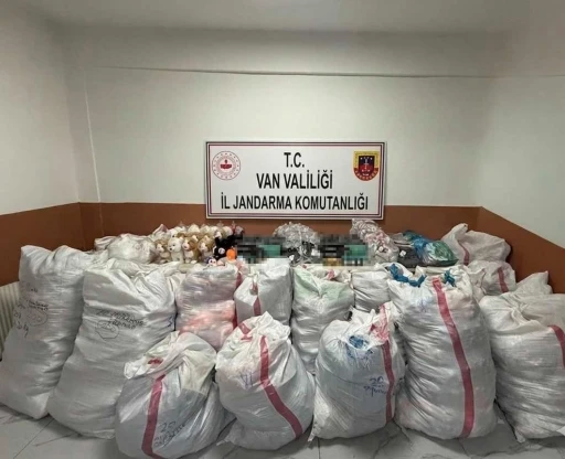 Van&rsquo;da 21 milyon TL değerinde g&uuml;mr&uuml;k ka&ccedil;ağı malzeme ele ge&ccedil;irildi
