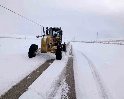 Van&rsquo;da 216 yerleşim yerinin yolu kapandı
