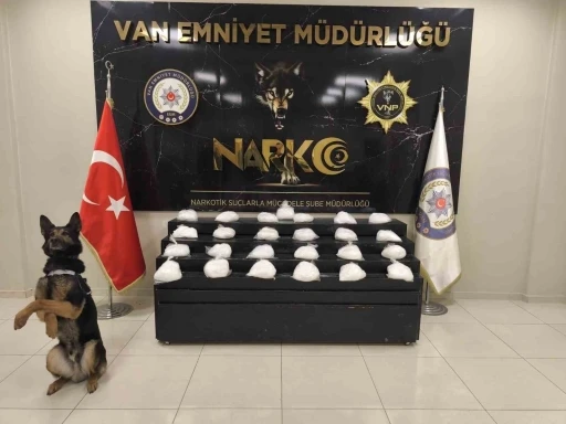 Van’da 25 kilo 200 gram metamfetamin maddesi ele geçirildi
