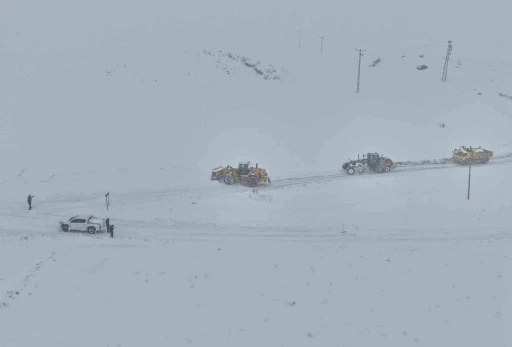 Van&rsquo;da 363 yerleşim yerinin yolu kapandı
