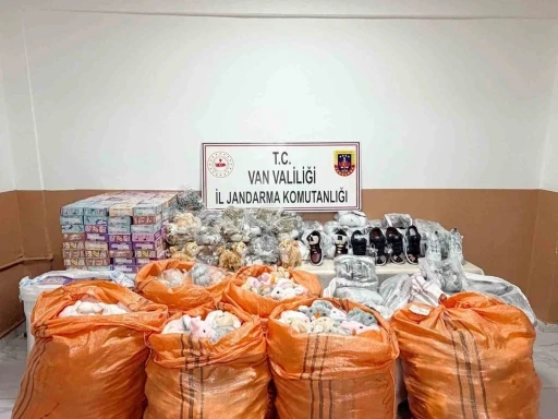 Van&rsquo;da 4 milyon 100 bin lira değerinde g&uuml;mr&uuml;k ka&ccedil;ağı malzeme ele ge&ccedil;irildi

