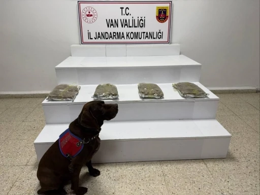Van&rsquo;da 5 kilo 250 gram kubar esrar ele ge&ccedil;ildi
