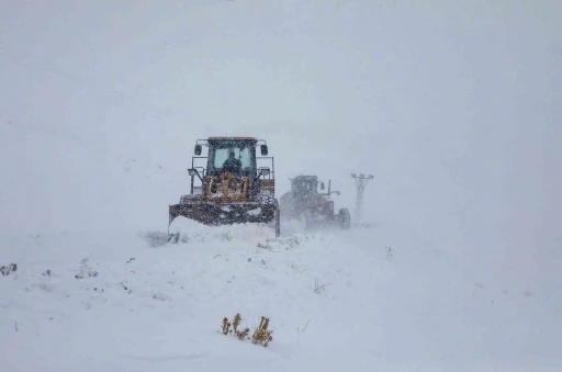 Van&rsquo;da 671 yerleşim yerinin yolu ulaşıma kapandı
