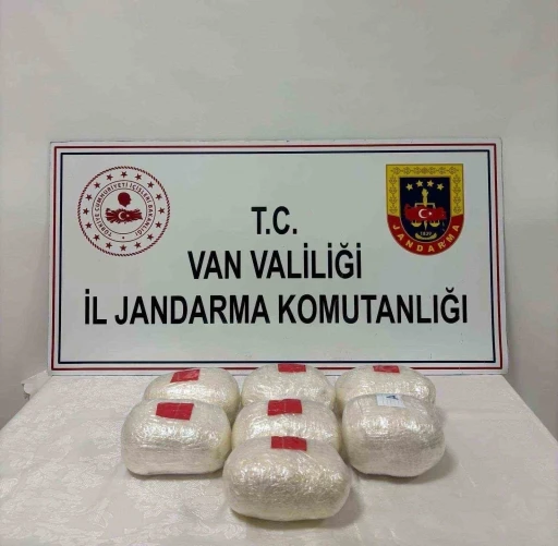 Van&rsquo;da 7 kilo metamfetamin ele ge&ccedil;irildi

