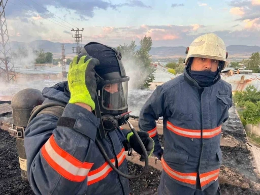 Van&rsquo;da camide yangın
